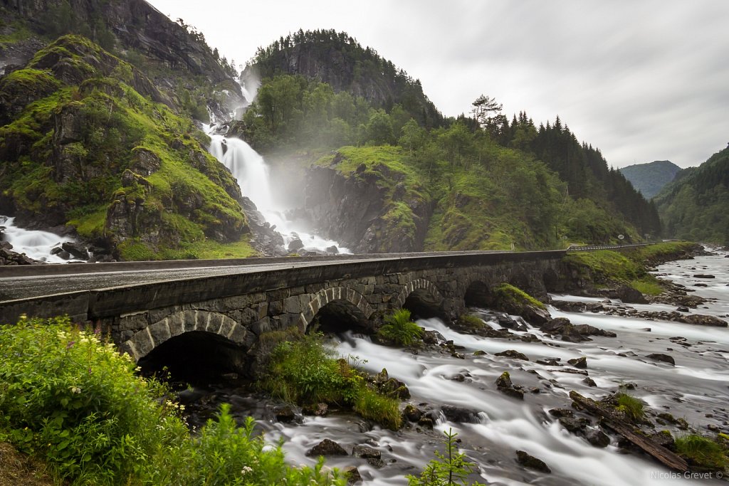 Låtefossen waterfall