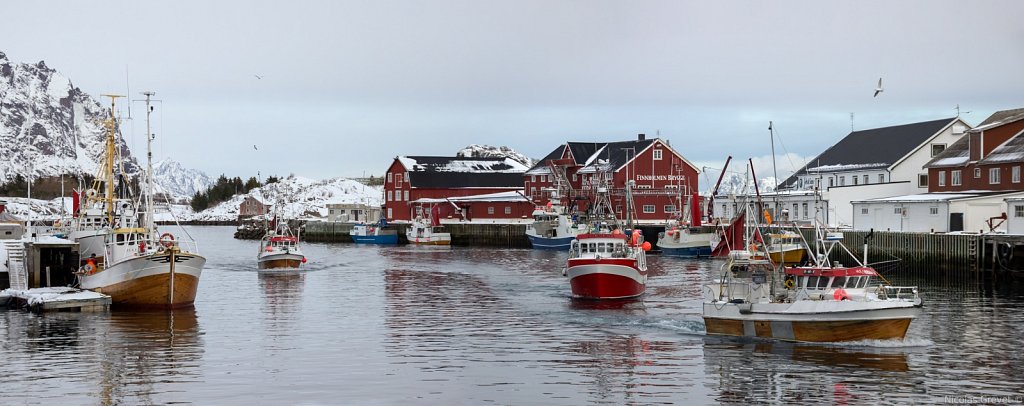 Trawlers getting back home